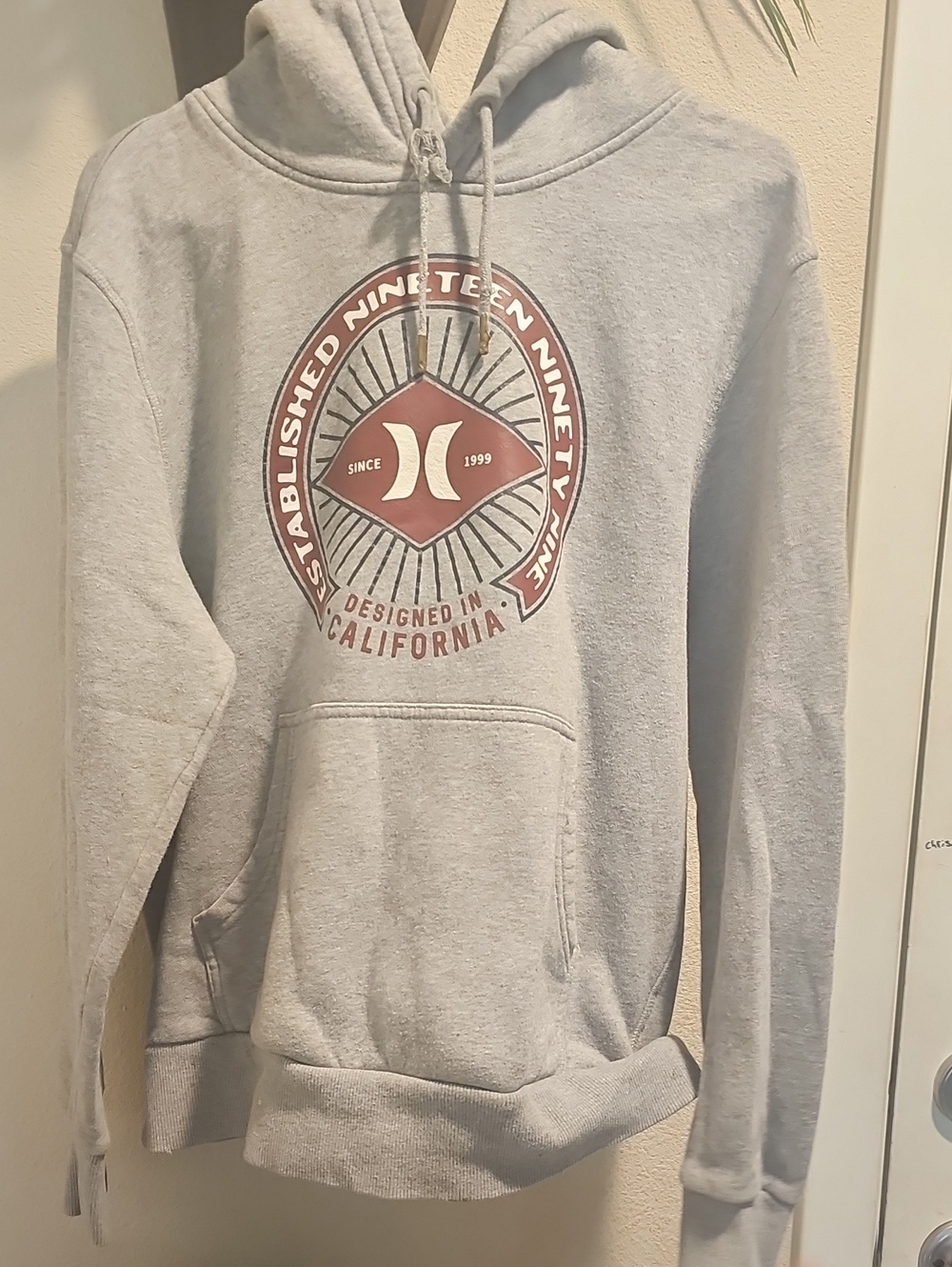 Hurley Light Gray Pullover Hoodie with Rust Graphic